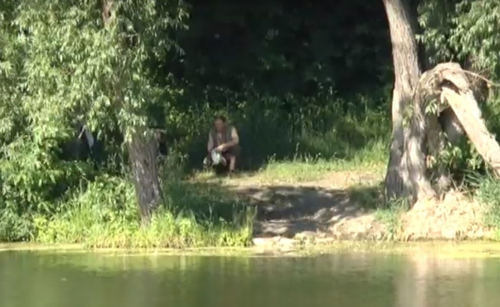 Мешканці селища Рогань бідкаються на забруднене водоймище (відео)