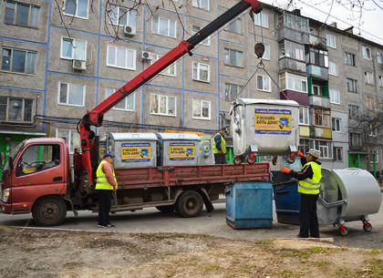 В Харькове продолжается работа по установке новых евроконтейнеров, — горсовет