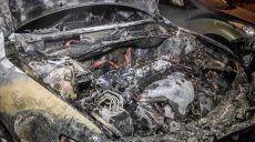 У Харкові вночі горіли три автівки (відео)