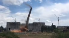 В Харькове взорвали трубу на территории бывшего кожзавода (видео)