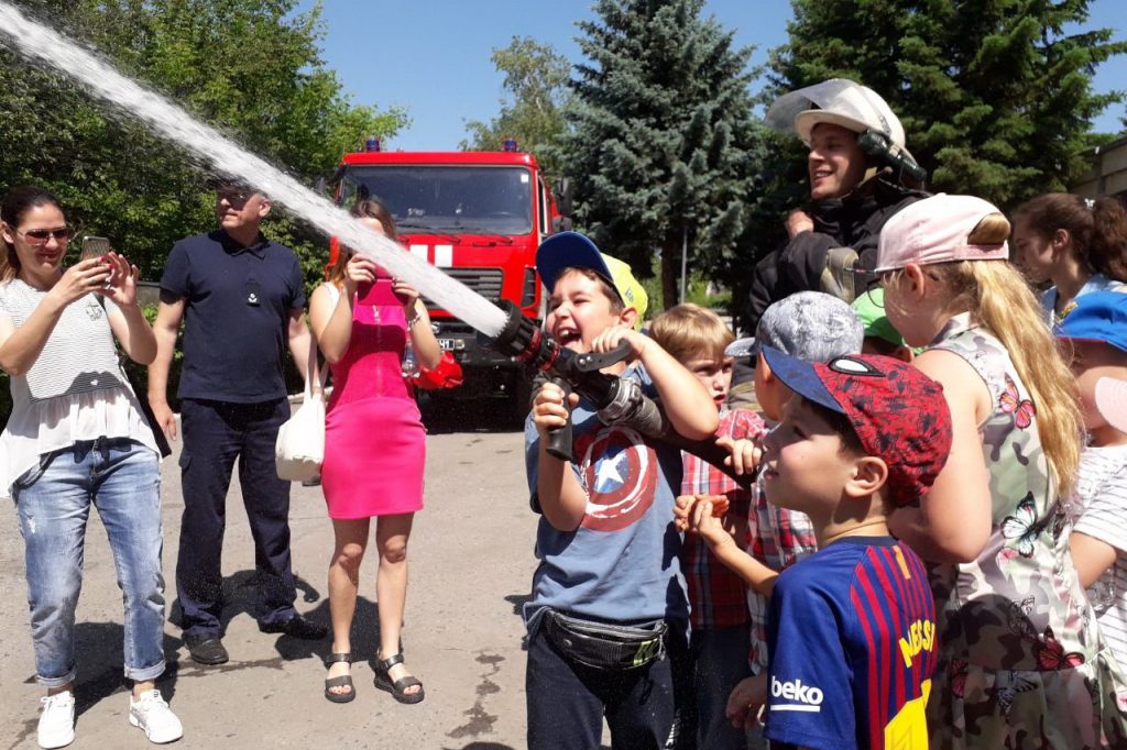 Спасатели  раскрывали «секреты» своей службы детям Харьковщины