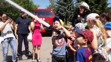 Спасатели раскрывали «секреты» своей службы детям Харьковщины