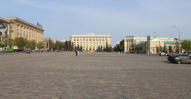 Движение на площади Свободы перекрыто на четыре дня