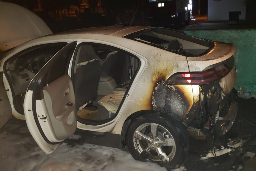 В Харькове ночью сгорел автомобиль (фото)