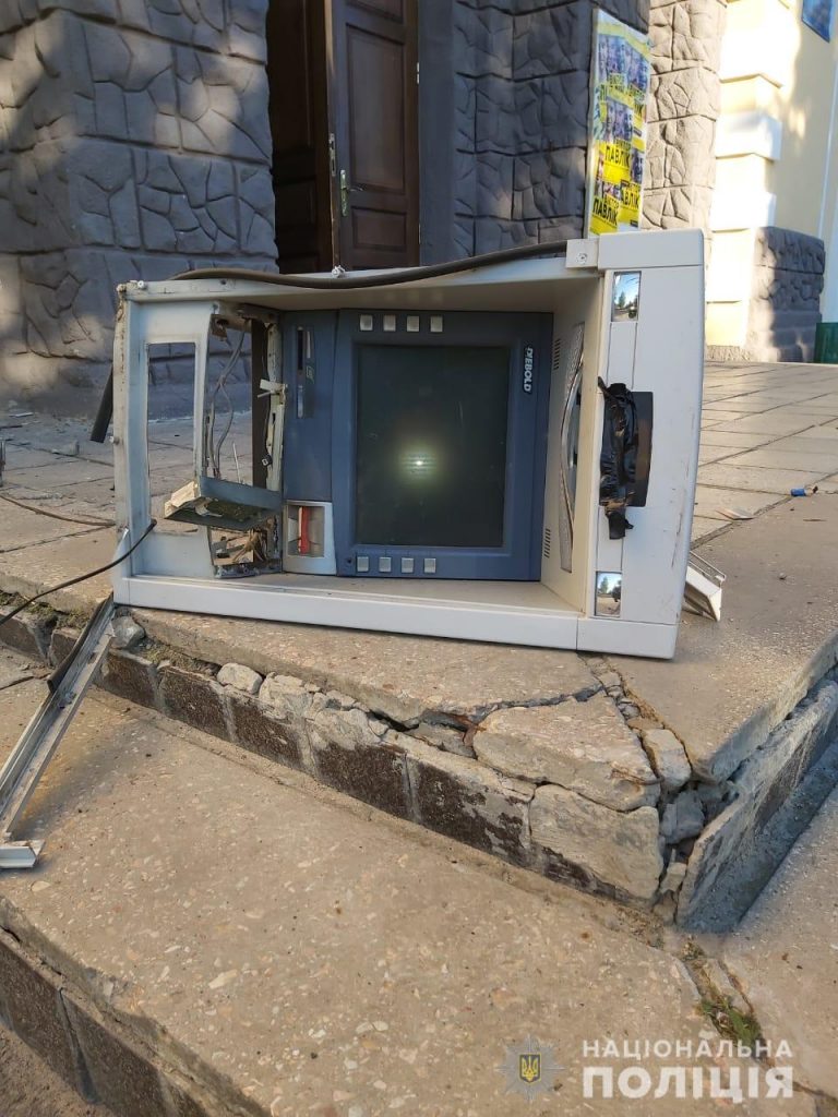 На Харківщині вночі невідомі підірвали банкомат (відео)