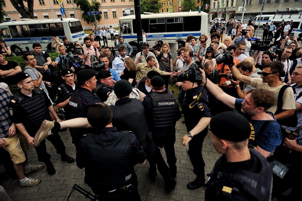 В Москве прошли массовые задержания участников марша в поддержку журналиста Голунова