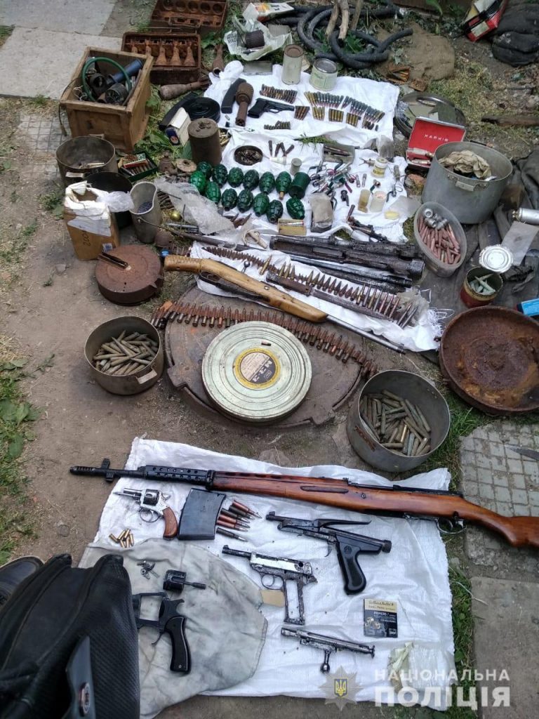 Пенсионер в Харькове продавал гранаты (фото)