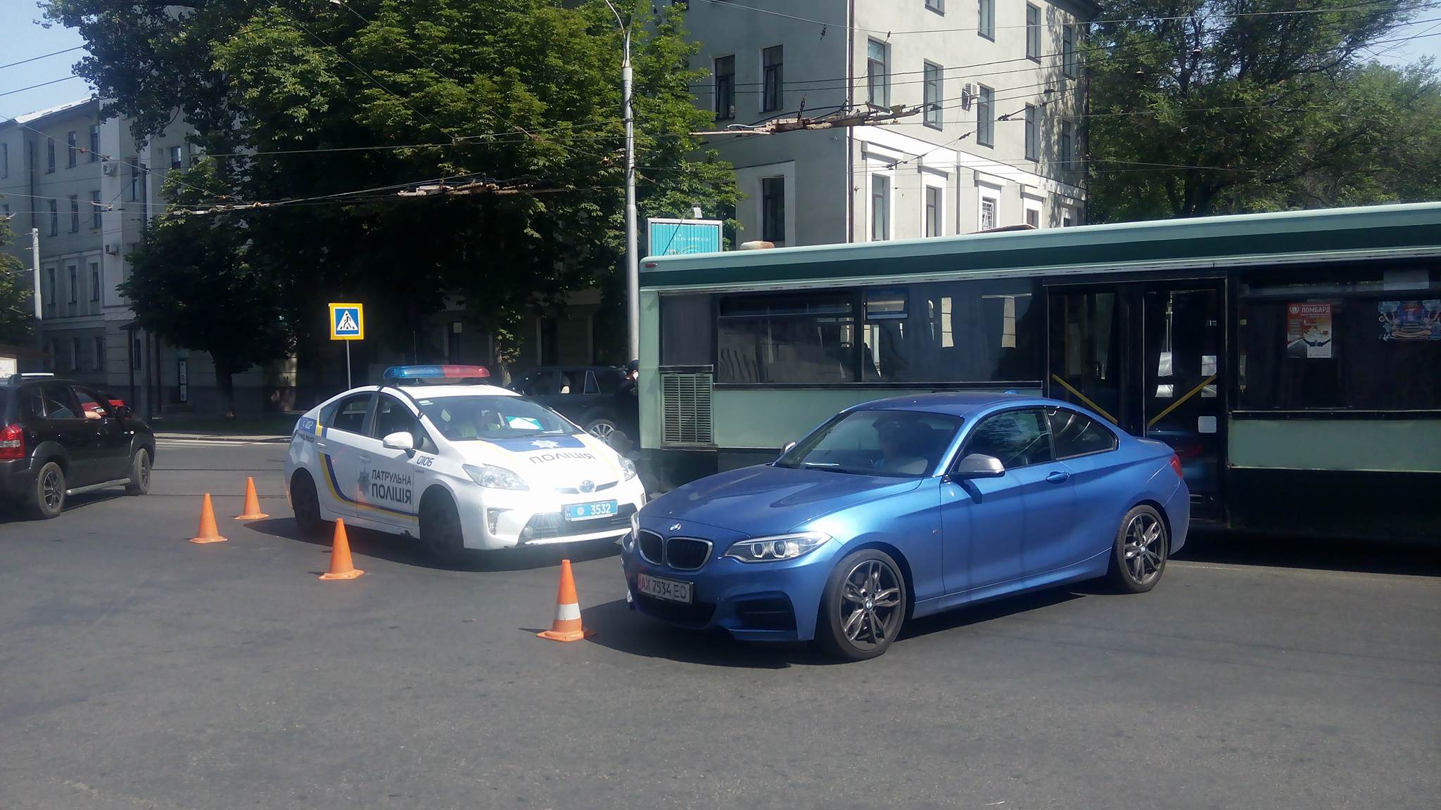 В Харькове — тройное ДТП с участием автобуса (фото)