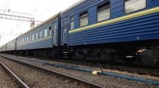 Кинулась под колеса поезда: под Харьковом погибла женщина