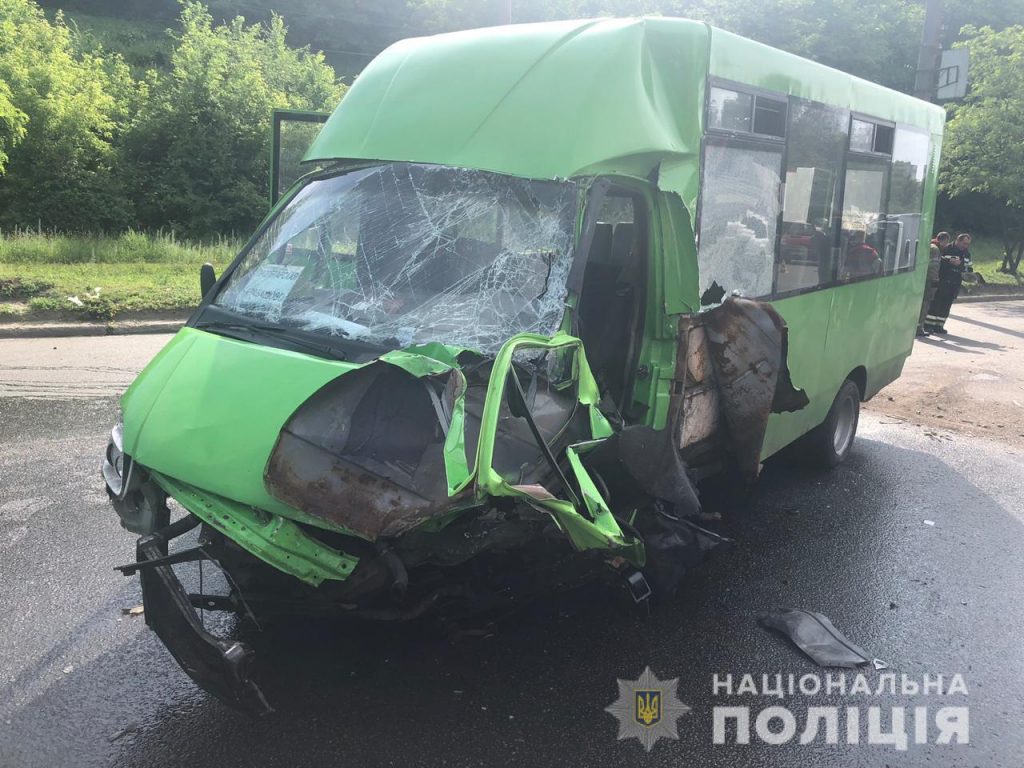 В Харькове в ДТП пострадали 10 человек (фото)