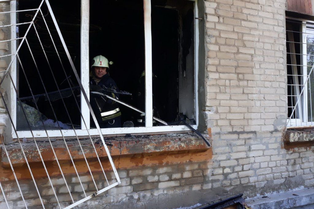 На Харьковщине спасли на пожаре мужчину, который не мог самостоятельно передвигаться (фото)