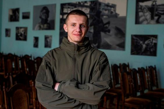 «Аэропорт». В Харькове пройдет встреча с художником, работы которого выполнены по мотивам фото Сергея Лойко