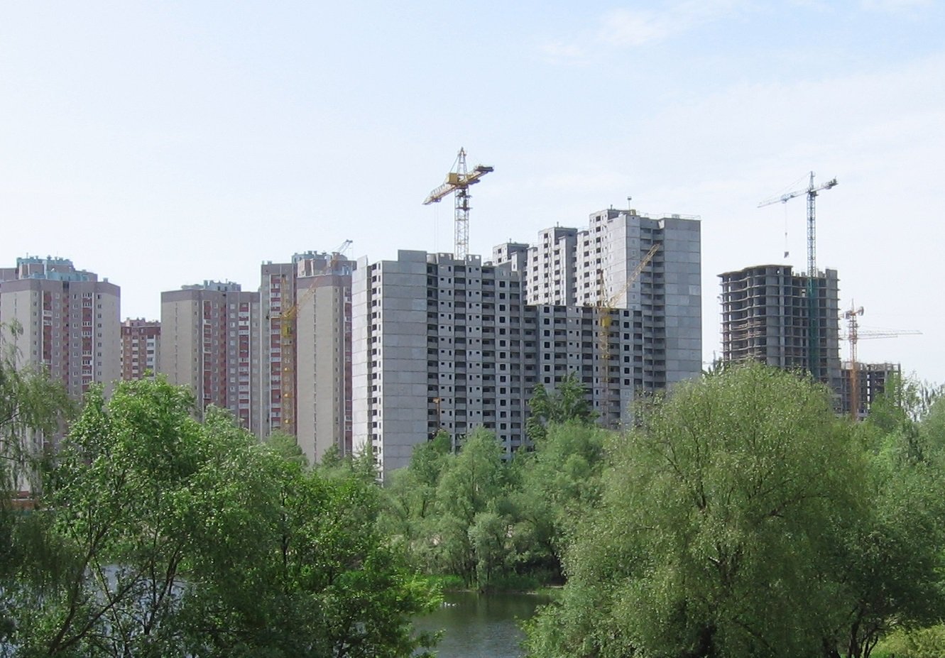 Начальные школы разрешено размещать в жилых домах