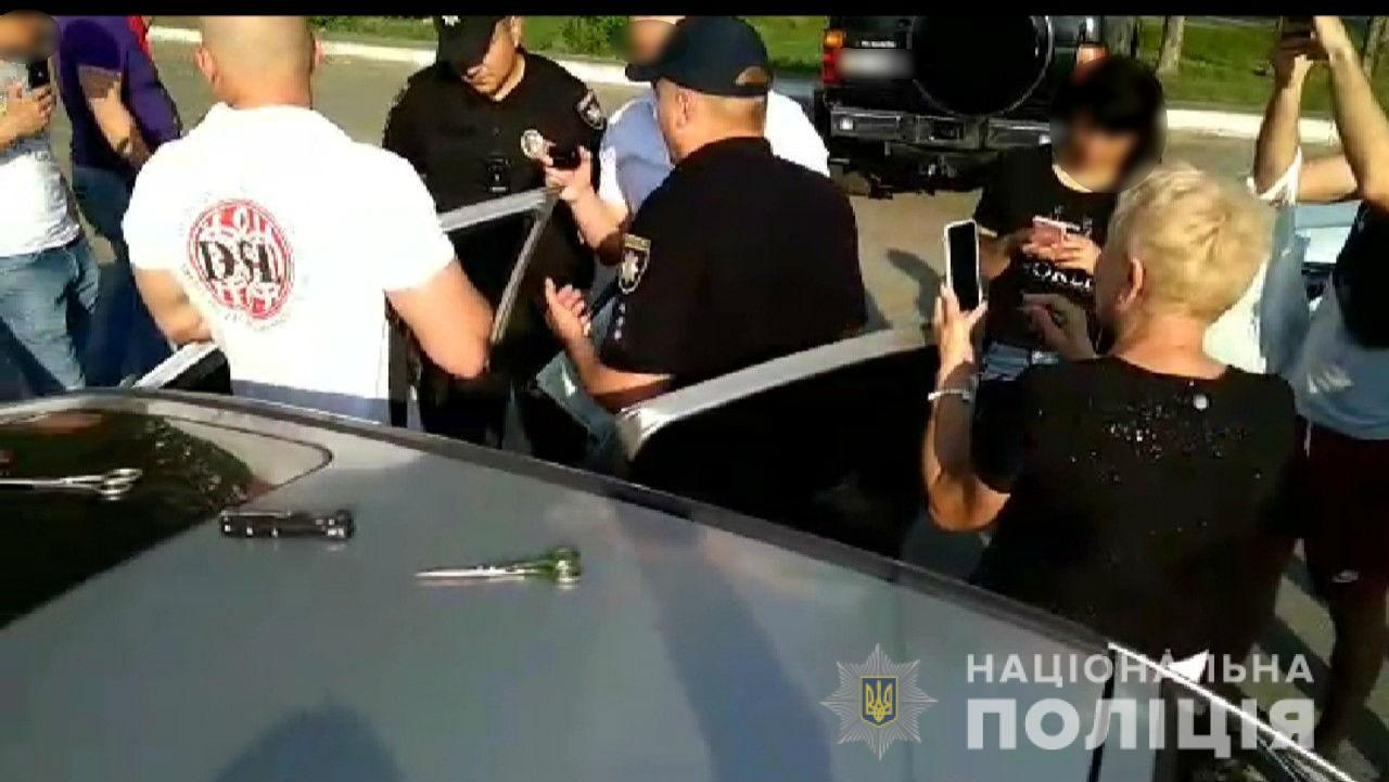 В Харькове иностранцы обокрали автомобиль (фото)