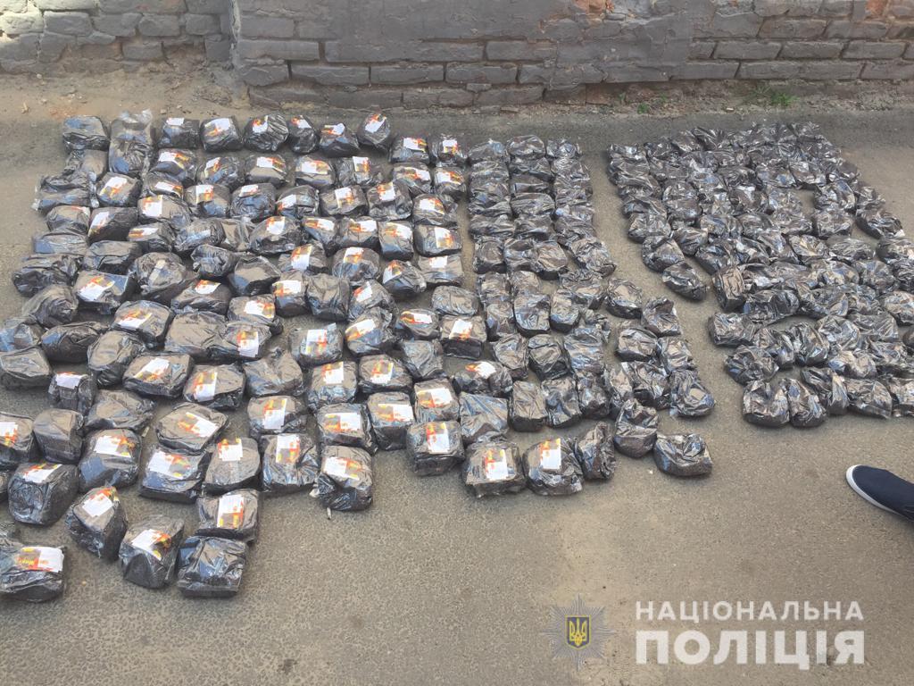 В харьковском киоске продавали семена мака с примесями  маковой соломки (фото)