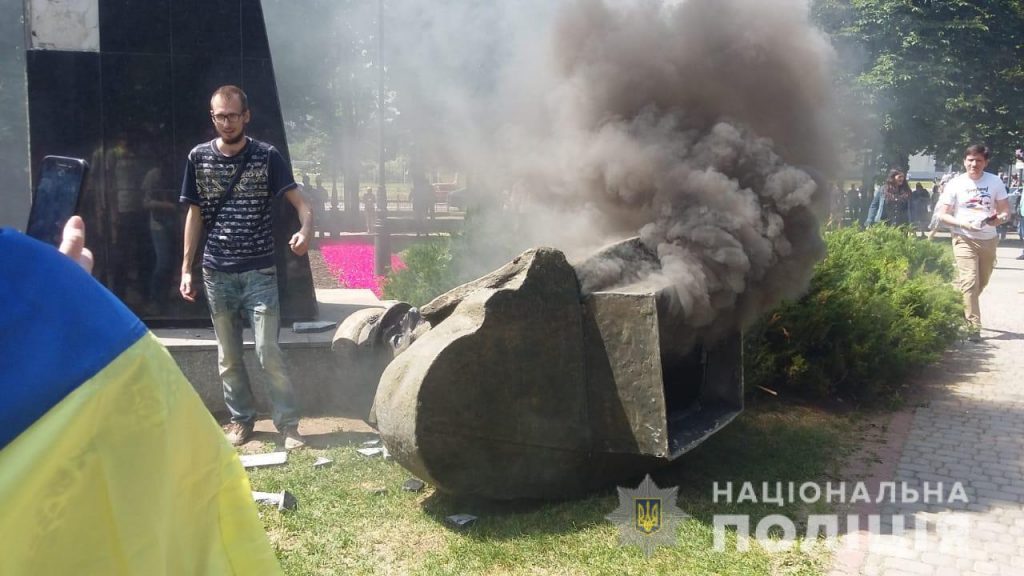 Снос памятника Жукову: в Харькове проведены обыски