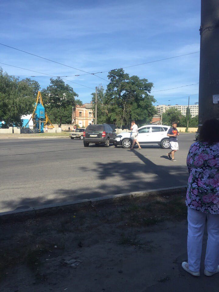 На Москалевке приостановлено движение трамваев из-за ДТП (фото)