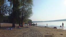 На Харьковщине не рекомендуют купаться на двух пляжах