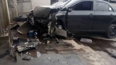 Водитель, врезавшийся в здание горсовета, мчался, не сбавляя скорости, по пешеходному переходу (видео)