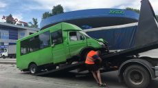 ДТП на Тракторостроителей: пассажир маршрутки рассказал, как произошла авария (фоторепортаж)