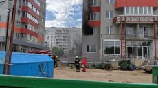 На Алексеевке тушат пожар в новострое (фото, видео)