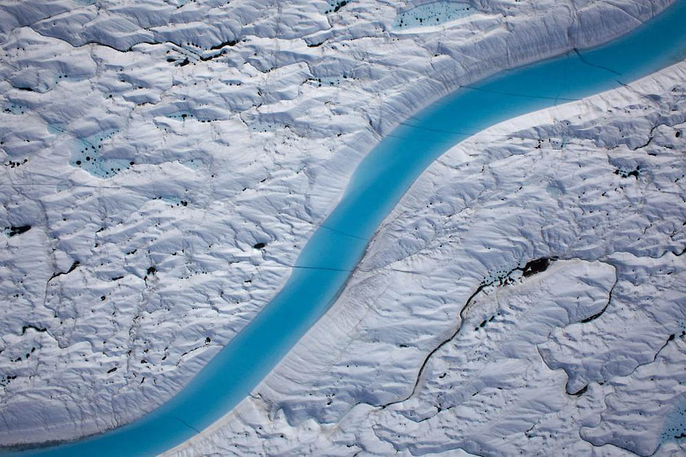 Под ледниками Гренландии найдены потерянные озера