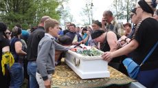 На Киевщине похоронили пятилетнего мальчика, который погиб от пули полицейского (фото)