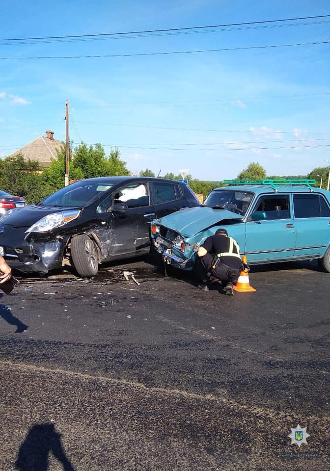 На Леся Сердюка Nissan столкнулся с ВАЗ (фото)