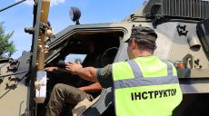 Гвардейские экипажи БТР учатся под Харьковом