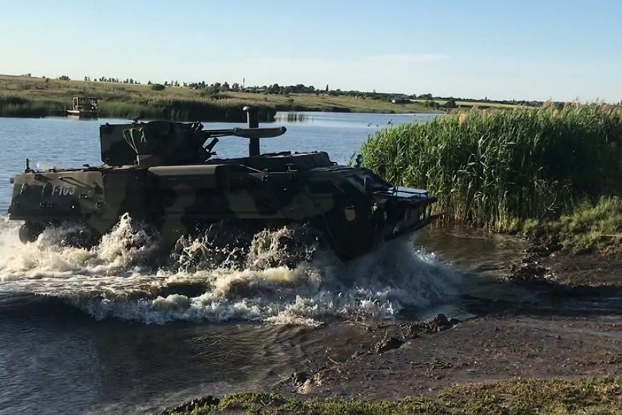 Харьковские гвардейцы преодолели водные преграды и блокировали врага в городе (фото, видео)