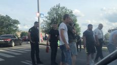 Возле набережной загорелся автомобиль (фото)