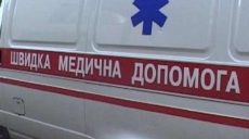 У Харкові на жінку та її дітей впала залізна огорожа (відео)