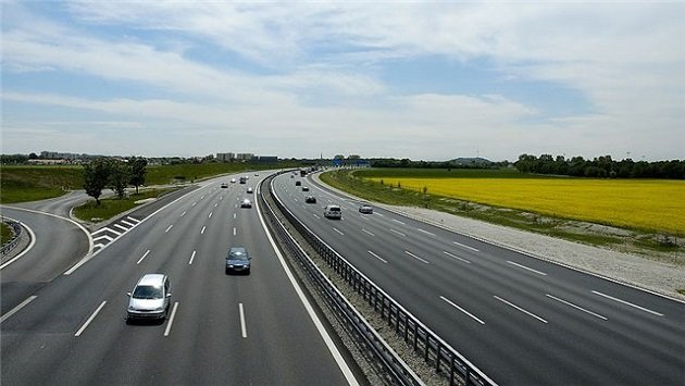 На крупнейших украинских трассах появятся обязательные разрывы дорожного ограждения