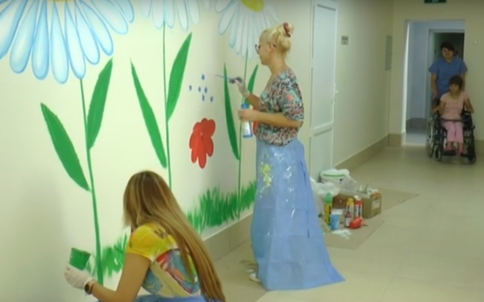 У Харківському дитячому хоспісі волонтери прикрасили малюнками стіни палат та коридорів (відео)
