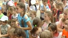 На вулиці Саперній у Харкові пройшло свято до Дня захисту дітей (відео)
