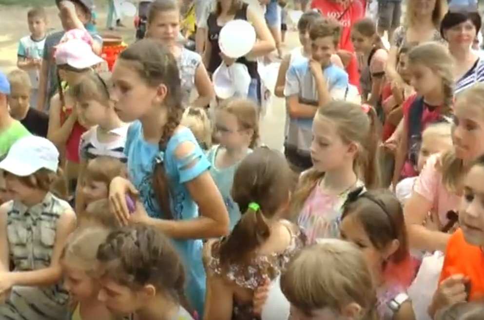 На вулиці Саперній у Харкові пройшло свято до Дня захисту дітей (відео)