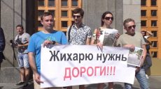Мешканці Жихоря скаржаться на погані дороги (відео)