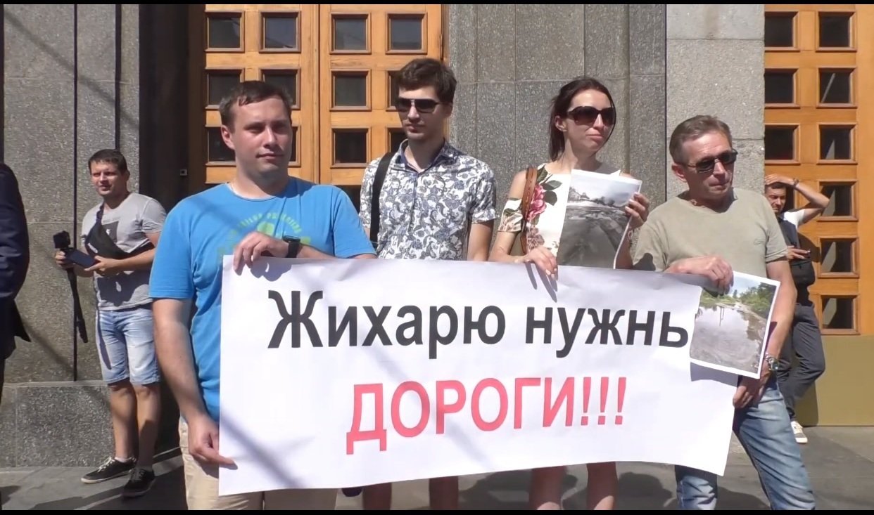 Мешканці Жихоря скаржаться на погані дороги (відео)