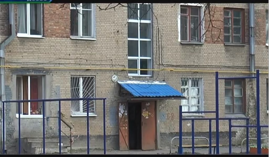 У Харкові мешканці одного з гуртожитків скаржаться на жахливий стан будівлі (відео)