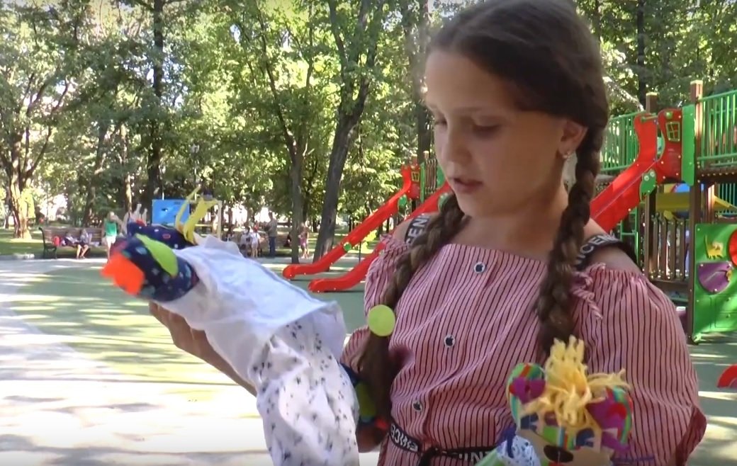«Зайка змінить світ!»: 10-річна дівчинка з Балаклії створила іграшки аби врятувати онкохворого підлітка (відео)