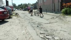 Харків’яни скаржаться на погану дорогу у провулку Весняному (відео)