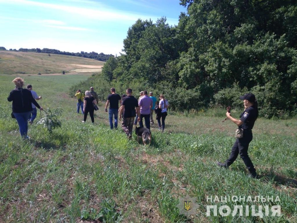 Пряталась в кустарниках: на Харьковщине 16-летнюю беглянку вернули домой