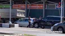 В Харькове столкнулись 4 машины: погиб водитель иномарки