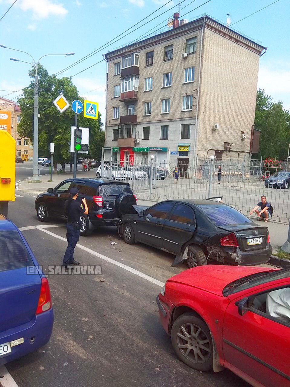 На Гагарина столкнулись три иномарки (фото)