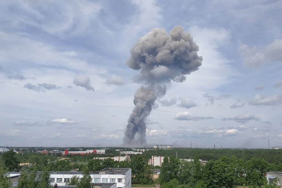 Взрывы на заводе боеприпасов в России: пострадали более 40 человек (фото, видео)