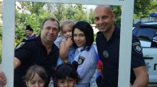 «За_check_in_ся с копом»: харьковские правоохранители присоединились к всеукраинскому флешмобу