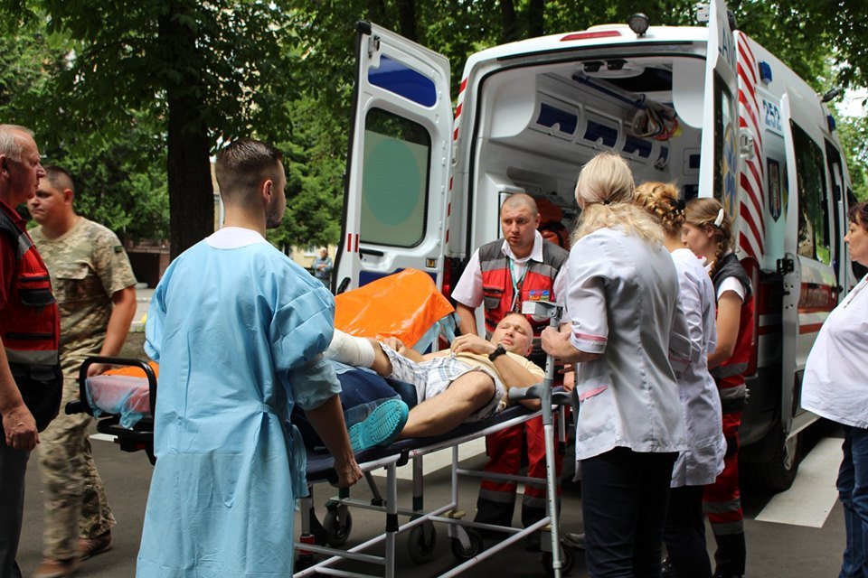 Раненые бойцы доставлены самолетом из Харькова в Киев (фото)