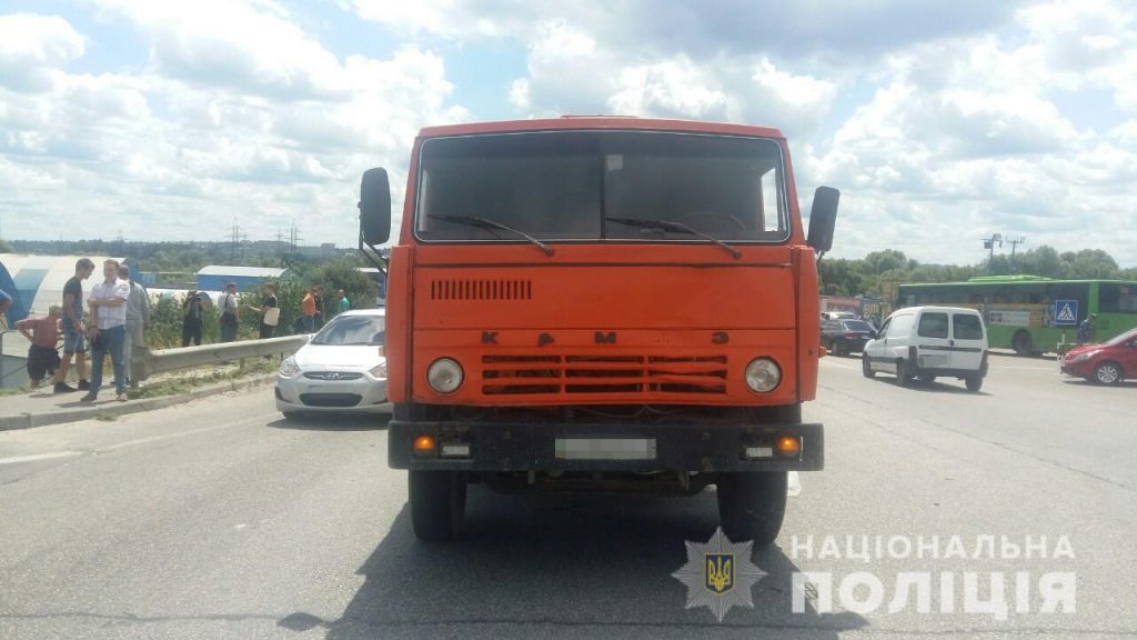 ДТП на Харьковщине: грузовик насмерть сбил пешехода