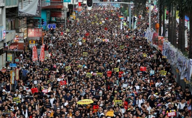 В Гонконге возобновились многотысячные протесты