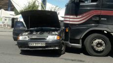 В районе рынка «Барабашово» Volvo въехало в ВАЗ (фото)